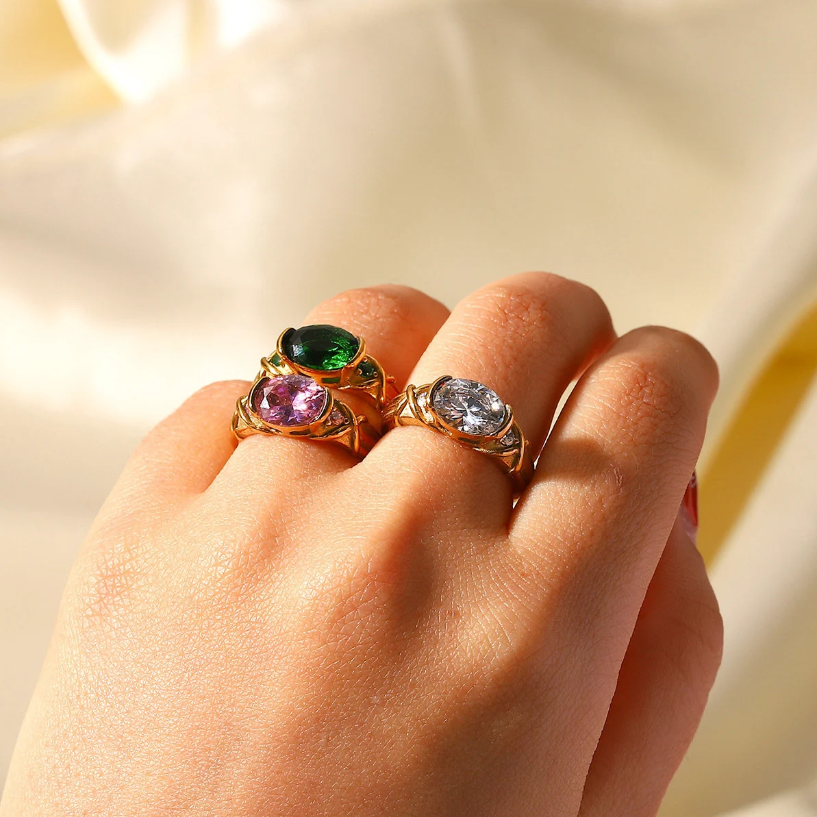 Pink diamond ring, emerald and white diamond rings, waterproof rings, simulated stones.